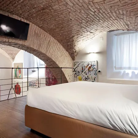 Trasteverehome - Artists Loft With Private Parking In Trastevere